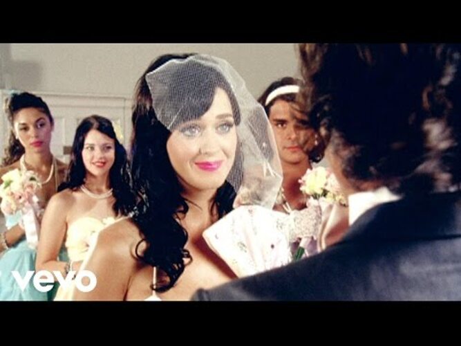 Hot cold katy. Кэти Перри hot n Cold. Katy Perry hot n Cold обложка. Katy Perry - hot n Cold (Official). Katy Perry: hot n Cold фильм 2008.