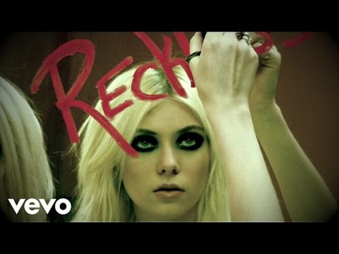 Take me wanna. The pretty Reckless обложки альбомов. The pretty Reckless make me wanna die Ноты для фортепиано. The pretty Reckless - t in the Park Festival 2011 (Full TV Special). Парень в клипе make me wanna die.