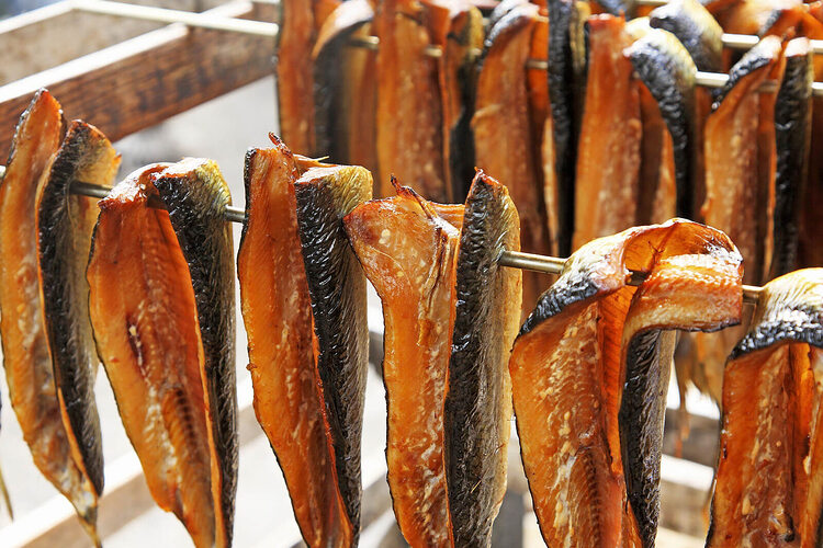 Коптильня холодного копчения и горячего копчения. Рецепты для коптильни горячего копчения. Маринад для курицы в коптильне. Простой рецепт копчения. Книга рецептов копчения в коптильне.