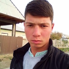 Фотография мужчины Сухробджон, 21 год из г. Горно-Алтайск