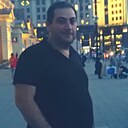 Ar Yan, 44 года