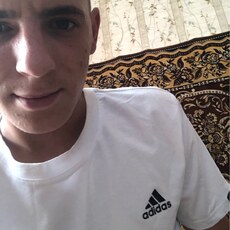 Фотография мужчины Антон Максимович, 19 лет из г. Павловск (Алтайский Край)