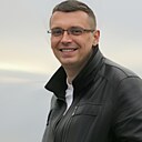 West, 44 года