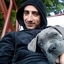 Март, 32 года