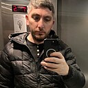 How, 34 года
