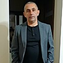 Давит, 49 лет