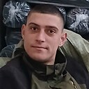 Ден, 32 года