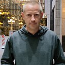 Cm, 42 года