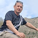 Эм, 42 года