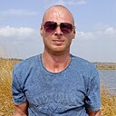 Ден, 33 года