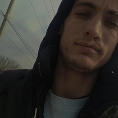 Фотография мужчины Valentin, 23 года из г. București