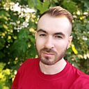 Знатный, 33 года