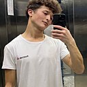 Али, 24 года