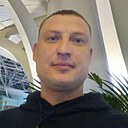 Уе, 33 года