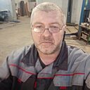 Лев, 44 года
