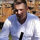 Art, 42 года