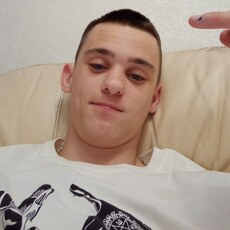 Фотография мужчины Данил, 19 лет из г. Уссурийск