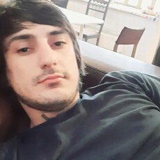 Badri, 31 из г. Бремен.