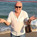 Лев, 68 лет