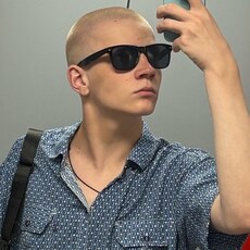 Фотография мужчины Денис, 18 лет из г. Кострома