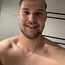 Luca, 21 год