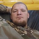 Белый, 33 года