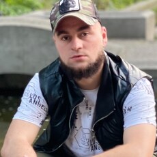 Яшар, 20 из г. Берлин.