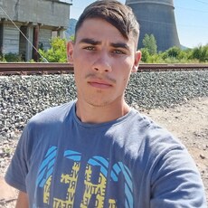 Фотография мужчины Andrei, 21 год из г. Deva