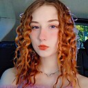 Selena, 19 лет