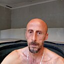 Leo, 44 года