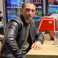 Niyazi, 40 из г. Берлин.
