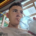 Максим, 22 года