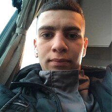 Фотография мужчины Андрей, 20 лет из г. Южно-Сахалинск