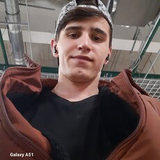 Фотография мужчины Юрик, 19 лет из г. Подольск