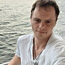 Ден, 32 года