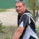 Эм, 43 года