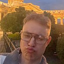 Максим, 24 года