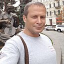 Лев, 45 лет