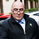 Ден, 52 года