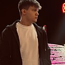 Adrian, 21 год