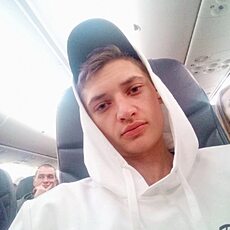 Фотография мужчины Maksim, 21 год из г. Москва