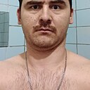 M R, 24 года