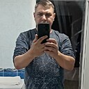 Ден, 44 года