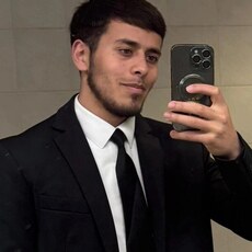 Хамза Изатов, 23 из г. Гамбург.