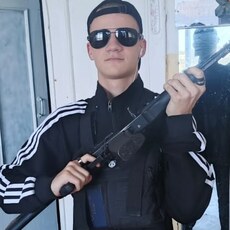 Фотография мужчины Артëм, 18 лет из г. Волжский