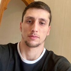 Фотография мужчины 𝓐𝓶𝓲𝓻, 32 года из г. Санкт-Петербург