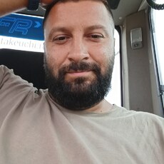 Фотография мужчины Valentin, 32 года из г. Oradia