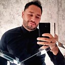 Don Karleon, 32 года