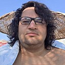 Шафак, 33 года