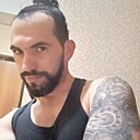 Adrián, 32 года